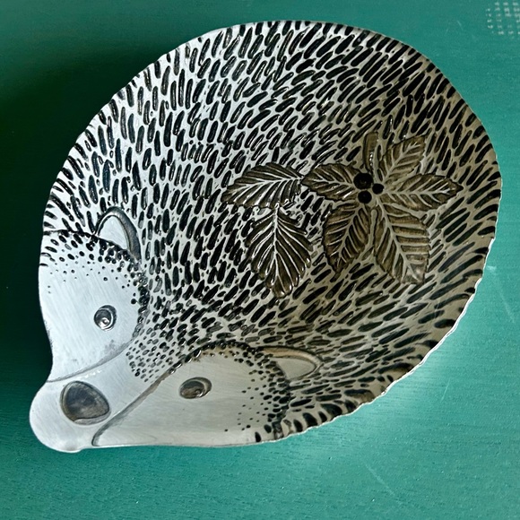 Turkish, Hedgehog plate. Silver bottom 7 1/8”x 9 1/2” - Picture 1 of 8